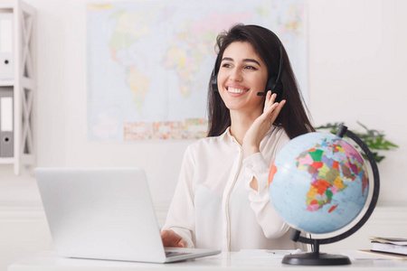 旅行社代理人图片-旅行社代理人素材-旅行社代理人插画-摄图新视界