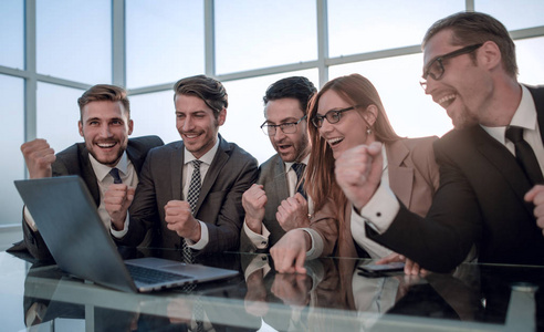 请举手的表情包图片