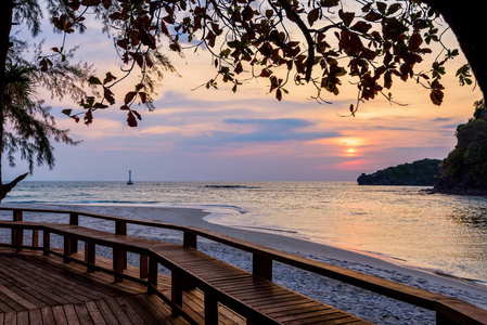 泰国塔鲁涛岛的日落图片