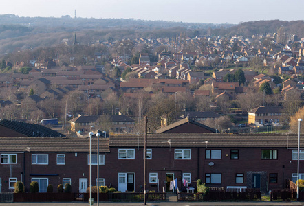英国典型的蓝天住宅小区图片