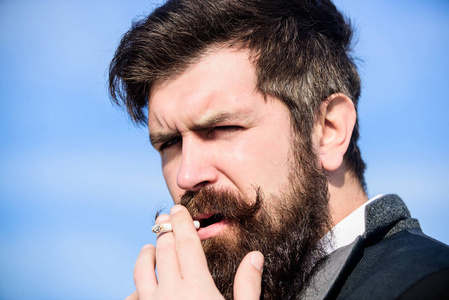 男士香烟喜欢尼古丁的影响.