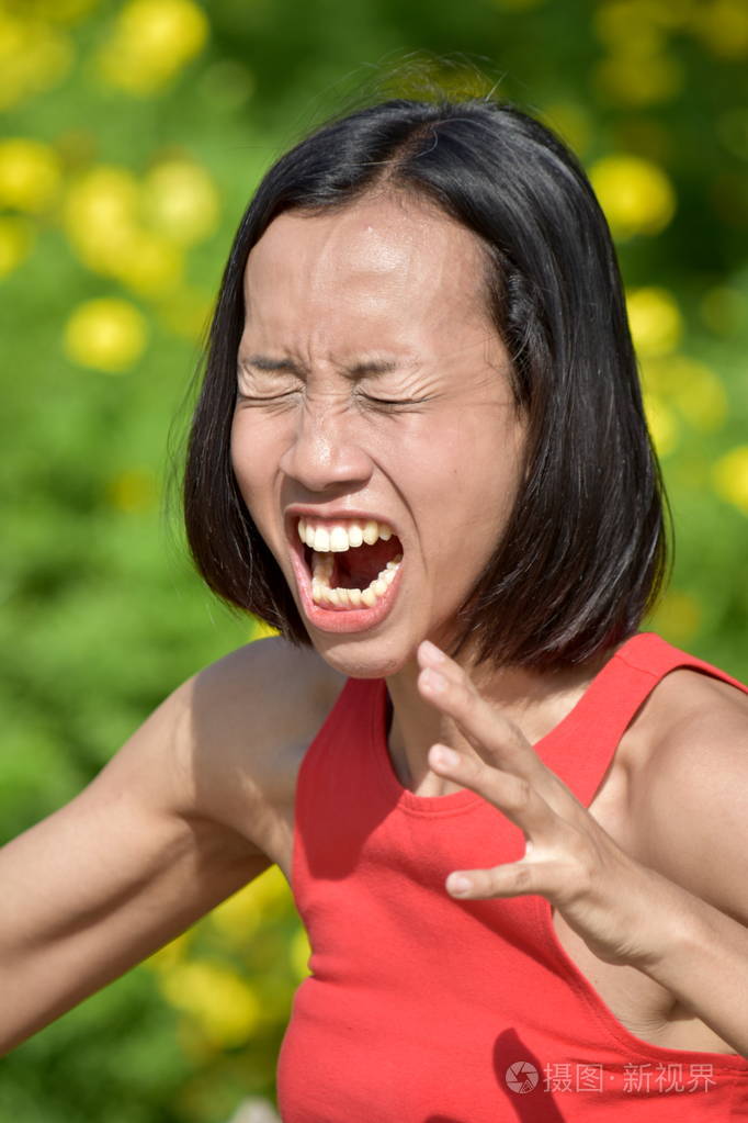 压力大的年轻亚洲成年女性