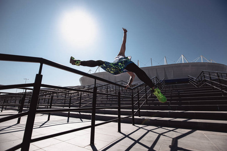 蓝色的栏杆图片