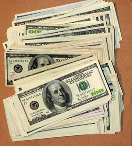 把钱放在桌上照片