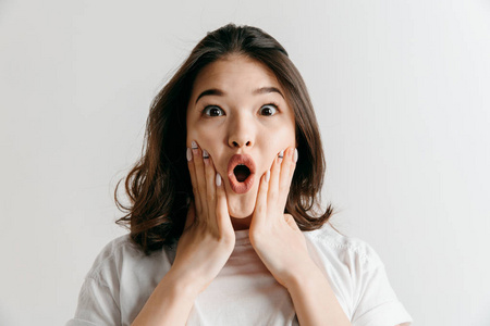 昏迷美女论坛漂亮的女人看起来很惊讶照片