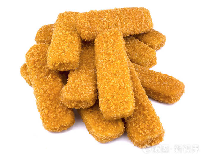 白色背景上孤立的鱼手指.冻鱼条