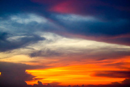 海天彩霞夕阳船图片