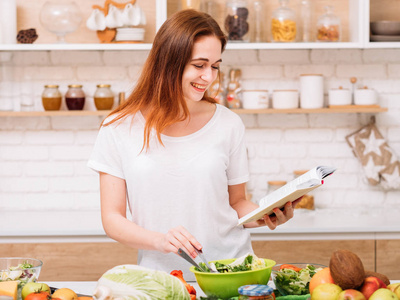 女性烹饪爱好生活方式健康全食图片