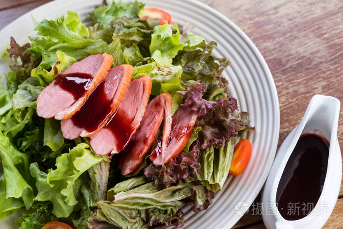烟熏鸭胸肉沙拉
