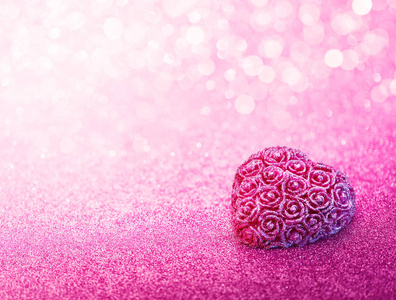 粉红色的闪闪发光的心粉红色背景上闪闪发光的心形图案照片