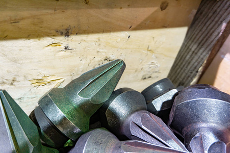 铣加工制造碎纸机的刀具取决于图纸,在铣床上加工齿轮,齿轮的刀具.