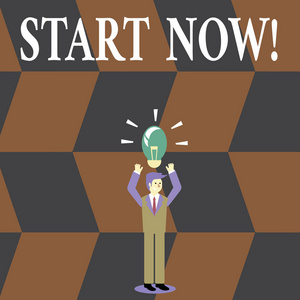 商业照片展示不要犹豫,马上开始工作或做事情商人举起手臂,上面有发光