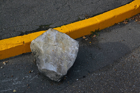 部分路缘石图片