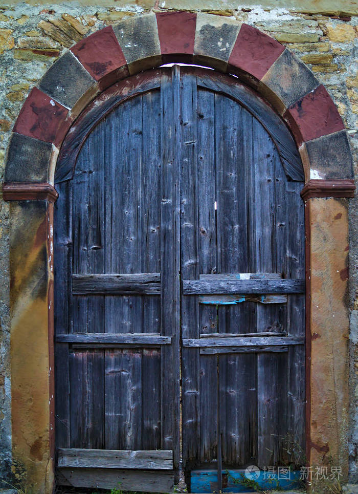 希腊奇奥斯坎博斯传统宅邸上的乡村拱形木门古老多彩的别墅入口