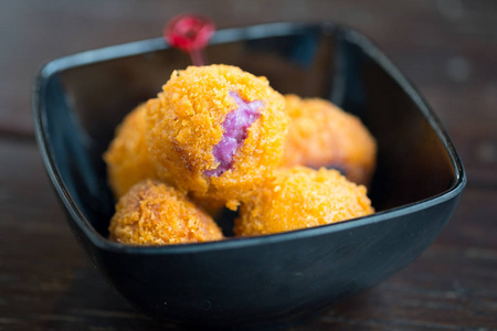 紫薯酥炸紫薯泥芝士球照片