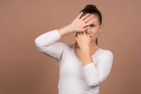 愤怒摇滚女孩尖叫图片