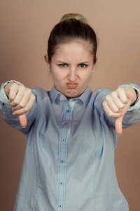 愤怒摇滚女孩尖叫图片