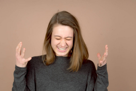 愤怒摇滚女孩尖叫图片