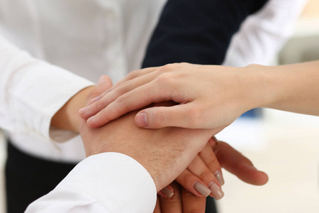 交叉的胜利图片