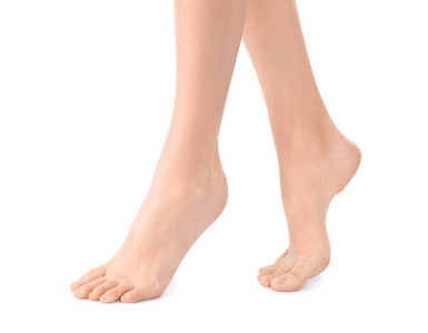 年轻女子,皮肤光滑,白底,脚特写.美容美体中心照片