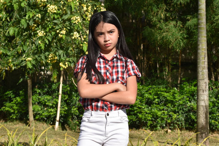 倔强可爱的少数民族女孩照片