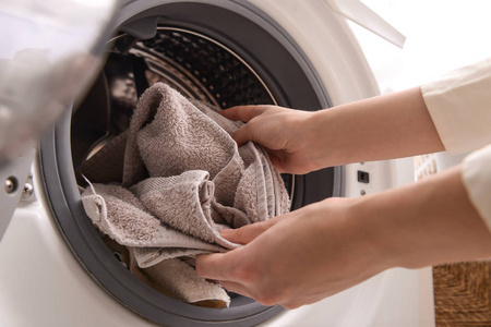 洗衣服手洗图片