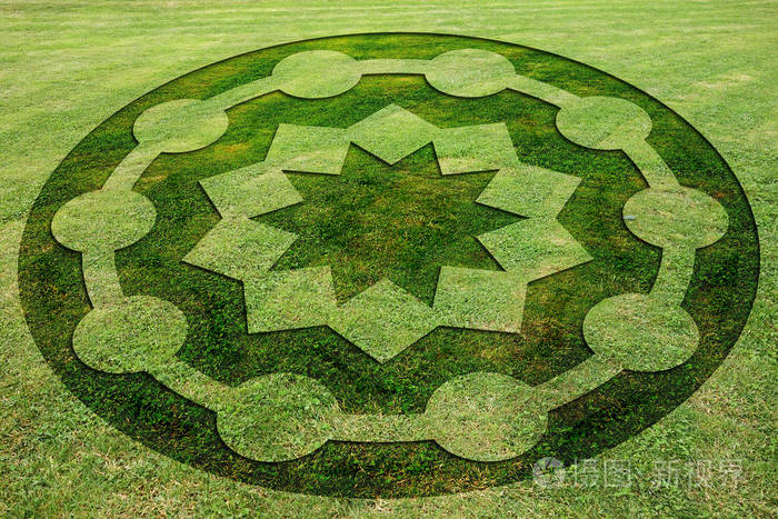 同心圆和星星象征着草地上的假麦田圈