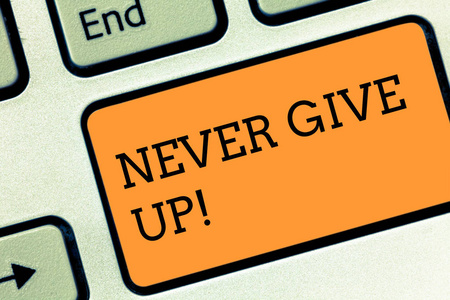 概念照片要坚持不懈地激励自己成功永远不要回头看键盘按键意图创造