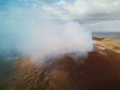 圣地亚哥火山空中无人机视图图片