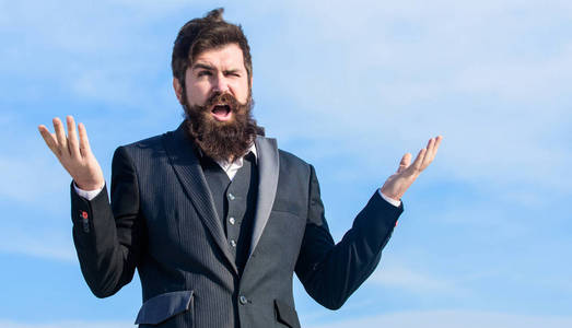 成熟的有胡子的时髦人士.未来的成功.男性正式时尚.胡子男人.