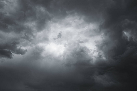 灰暗的天空图片