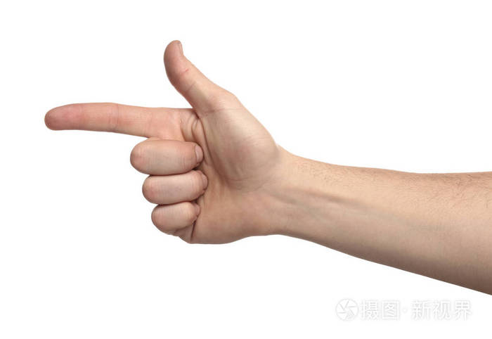 男人用手指着白色背景上的东西
