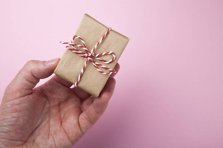 棕色的小礼物图片-棕色的小礼物素材-棕色的小礼物插画-摄图新视界