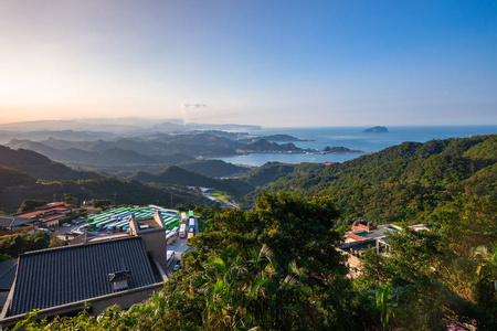 台湾海岸线上的夕阳图片