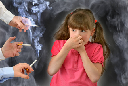 坏的习惯,吸烟者和非-吸烟peru秘鲁禁止吸烟吸烟的男人, 女人和儿童