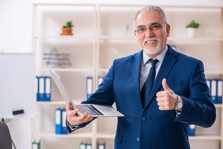 老年企业家图片-老年企业家素材-老年企业家插画-摄图新视界