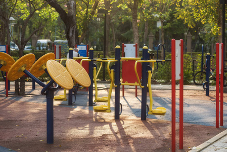 公园体育馆公园户外运动器材照片