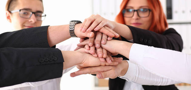 止手势交叉双手要求不要图片