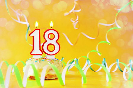 十八岁生日.18号蜡烛纸杯蛋糕照片