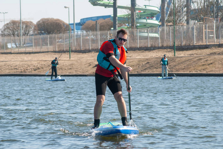 在铅笔上划船图片