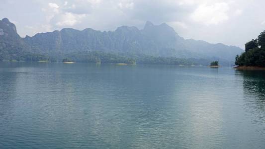 茶索桥兰湖的热带景观图片