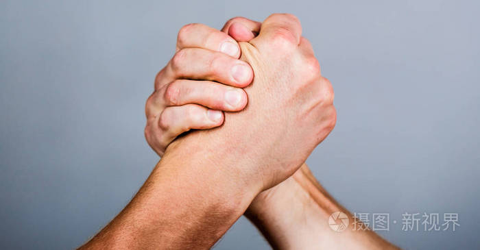 握手,手臂,友谊.手,竞争,vs,挑战,力量比较.人手.两个男人摔跤.