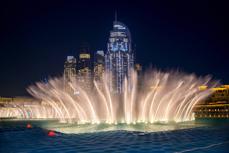 杜拜马尔水泉湖夜景图片