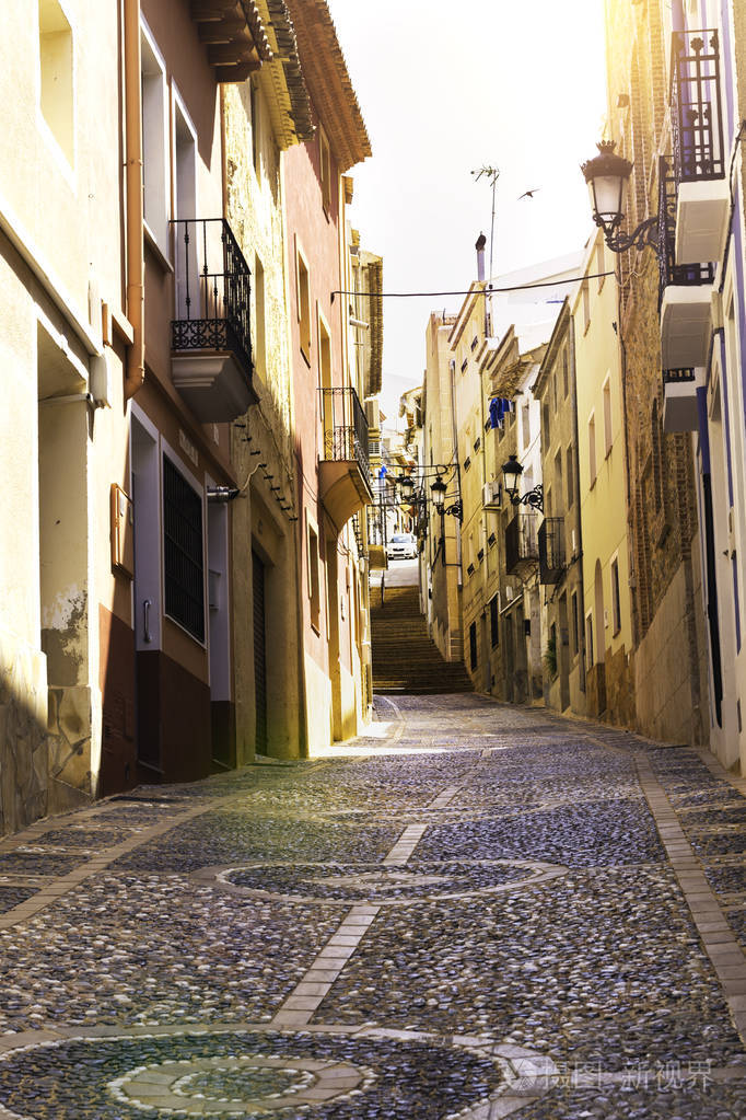 古老的欧洲城市雷卢舒适的街道上铺满了鹅卵石形成了一幅图画西班牙的