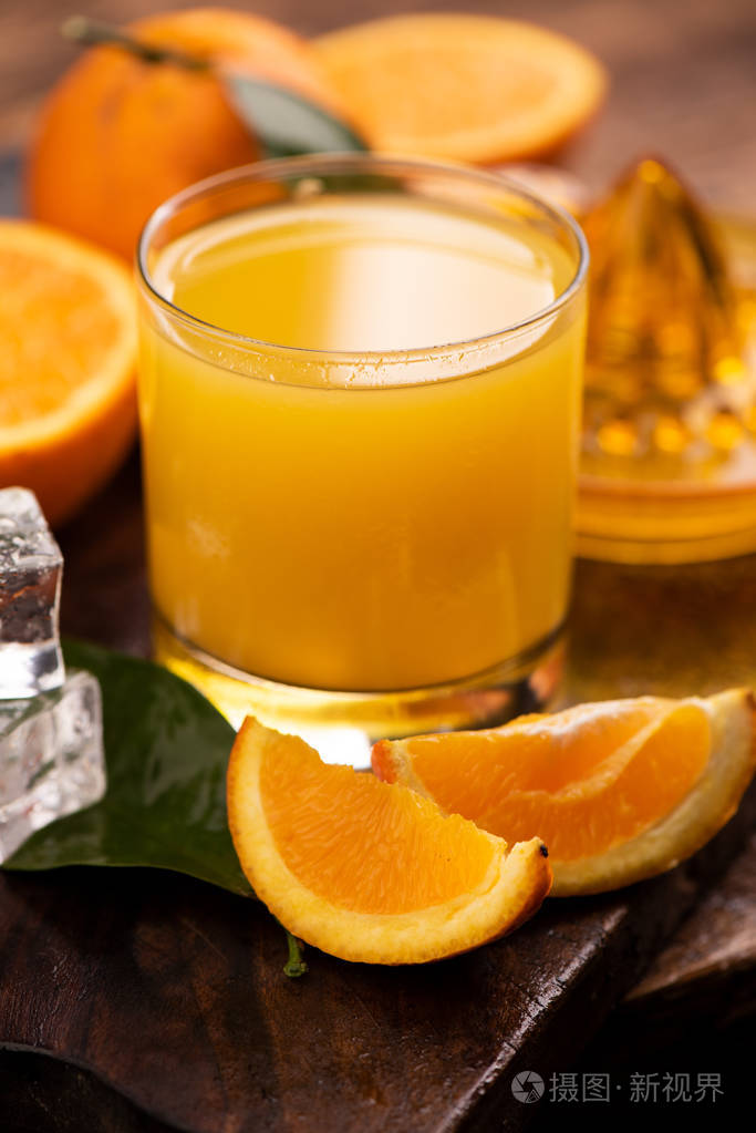 glassoforangejuiceonwoodentable