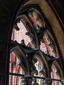 波兰马尔伯克城堡回廊窗花窗格图片