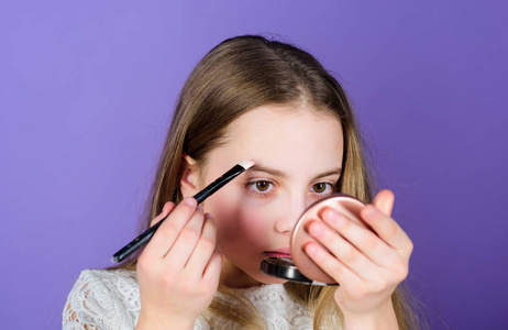 漂亮的小女孩化妆图片