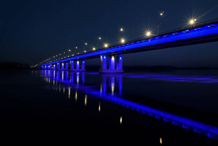 桥河灯光倒影冰河漂流夜图片