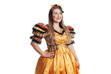 一名巴西妇女,穿着典型的服装参加朱丽娜节照片