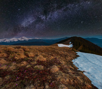 夜春山星河图片